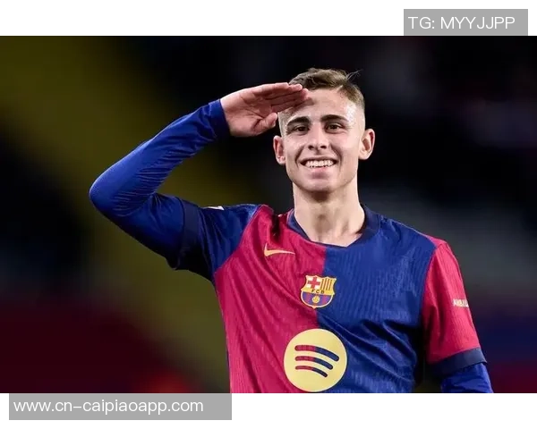 费尔明与佩德里庆祝西超杯夺冠合影分享助攻喜悦与冠军荣耀 费尔明与佩德里庆祝西超杯夺冠合影分享助攻喜悦与冠军荣耀