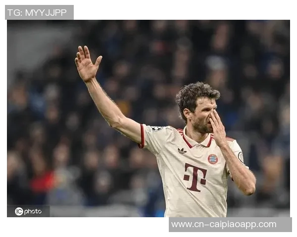 穆勒回归拜仁主场观看比赛坐赫内斯专属座位引发球迷热议 穆勒回归拜仁主场观看比赛坐赫内斯专属座位引发球迷热议